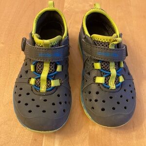 Stride rite water shoes size 7